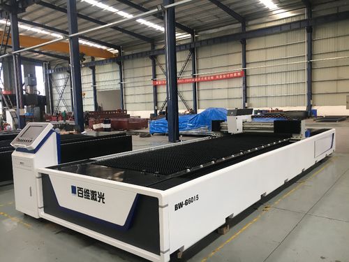 工厂价格 1kw 2kw 3kw bw 3015 两用板材和管材光纤激光切割机